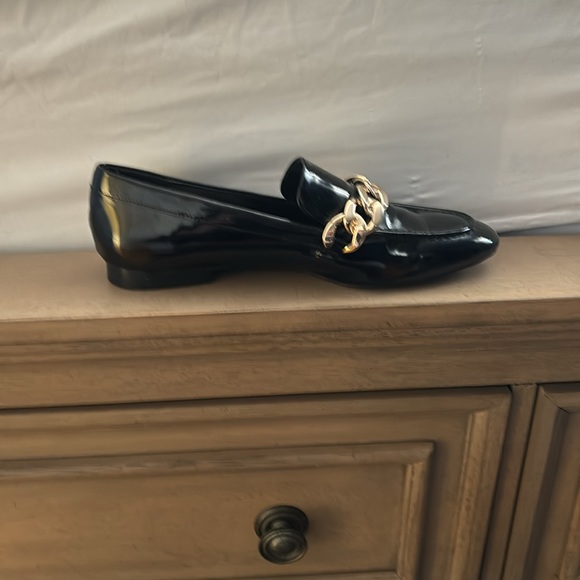 I am selling a size 8 patent leather shoes from Zara - Picture 3 of 3